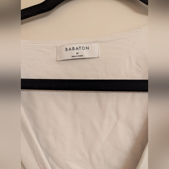 Babaton crop long sleeve v-neck shirt - Picture 4 of 4